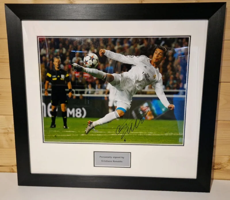 CRISTIANO RONALDO - SIGNERT BILDE MED EKTEHETSBEVIS/COA