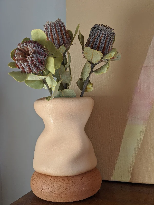 SHORT PETRIFIED LEATHER AND TERRACOTA VASE