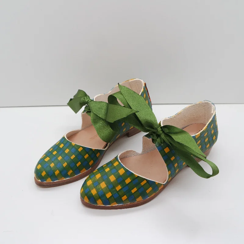 BBF24 SALE. SIZE 35. THE MARY. KILT. TT CEBU TUMERIC GREEN. RIBBON LACES. 2CM